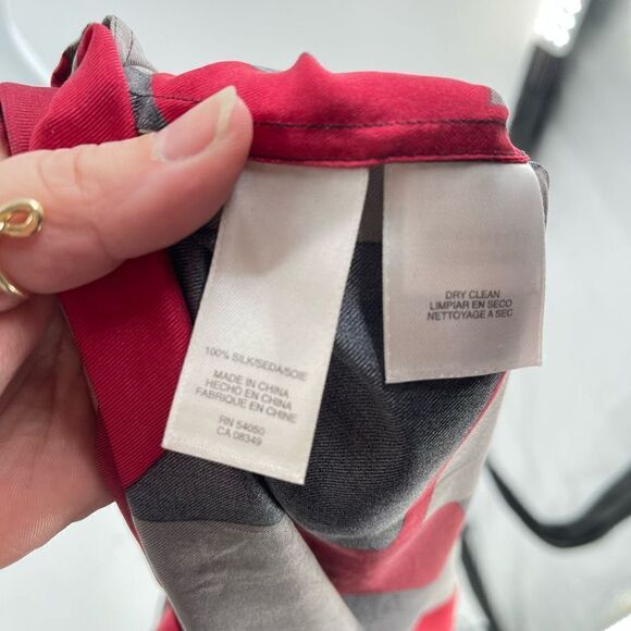 Anne Klein silk top blouse geometric print flowy Large pleated red gray grey bla - Picture 5 of 9